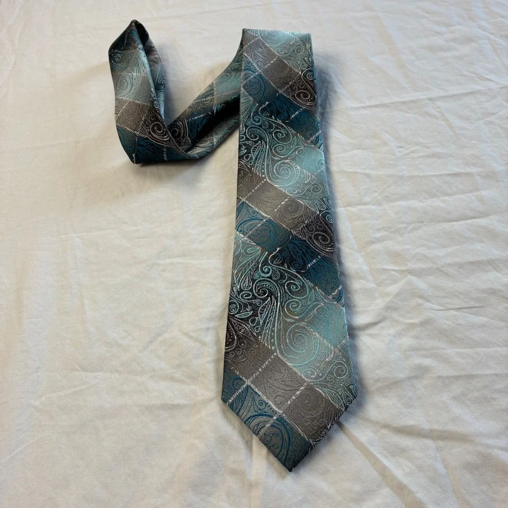Van Heusen Mens Teal Blue Grey Paisley Silk Blend Necktie Tie Business Corporate